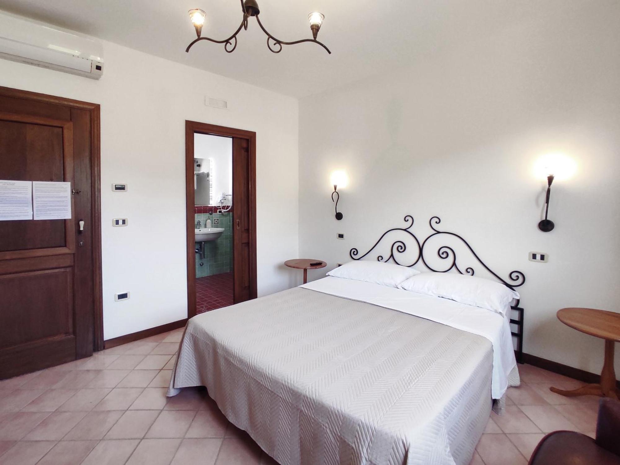 Krio Gelsomare Hotel โปลีกัสโตร บุสเซนตีโน ภายนอก รูปภาพ
